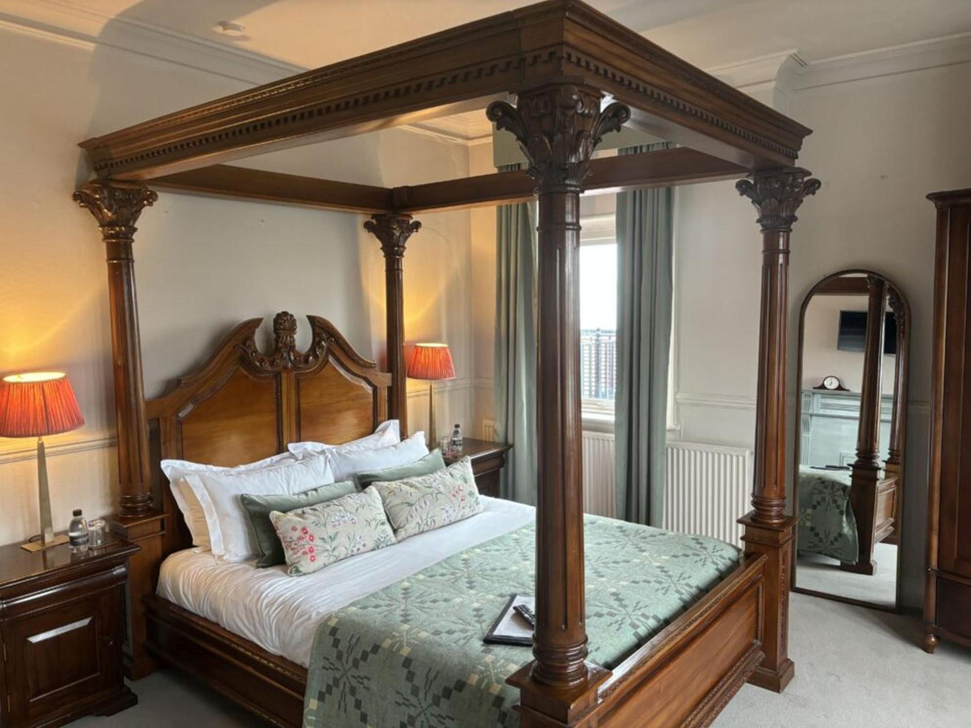 Hotel Victoria Robin Hood's Bay Eksteriør bilde